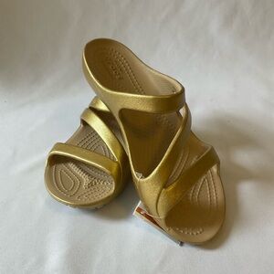 WOMEN'S CROCS GOLD METALLIC STRAPPY KADEE II BEACH/POOL WATER SANDALS SIZE 4 NWT